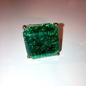 Emerald green ring